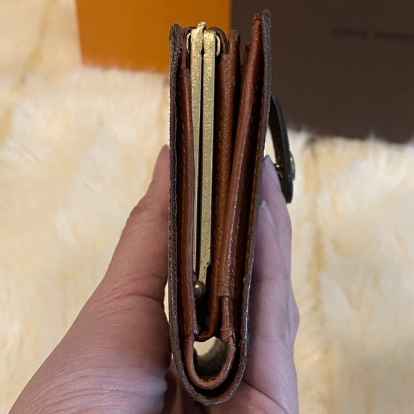 Authentuc Louis Vuitton French wallet - Picture 10 of 12